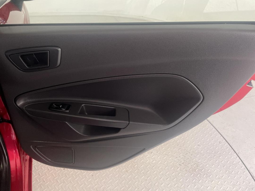 Photo '19' of Ford Fiesta Photo '19' of Ford Fiesta