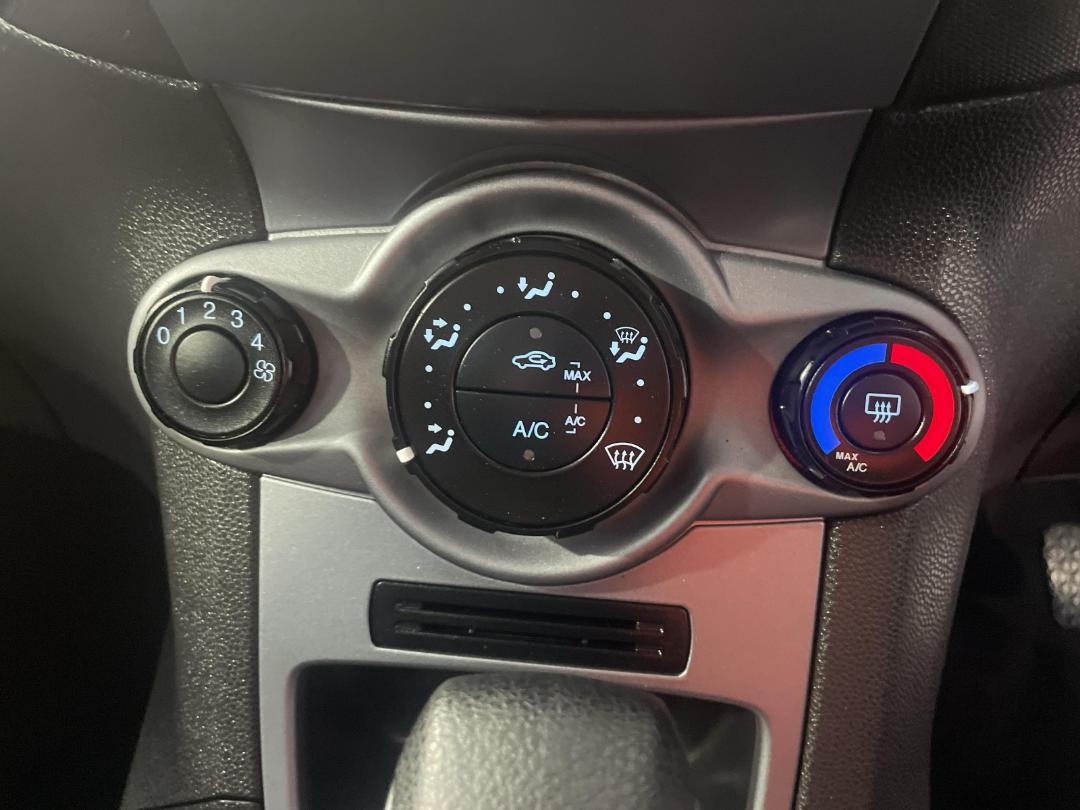 Photo '30' of Ford Fiesta Photo '30' of Ford Fiesta