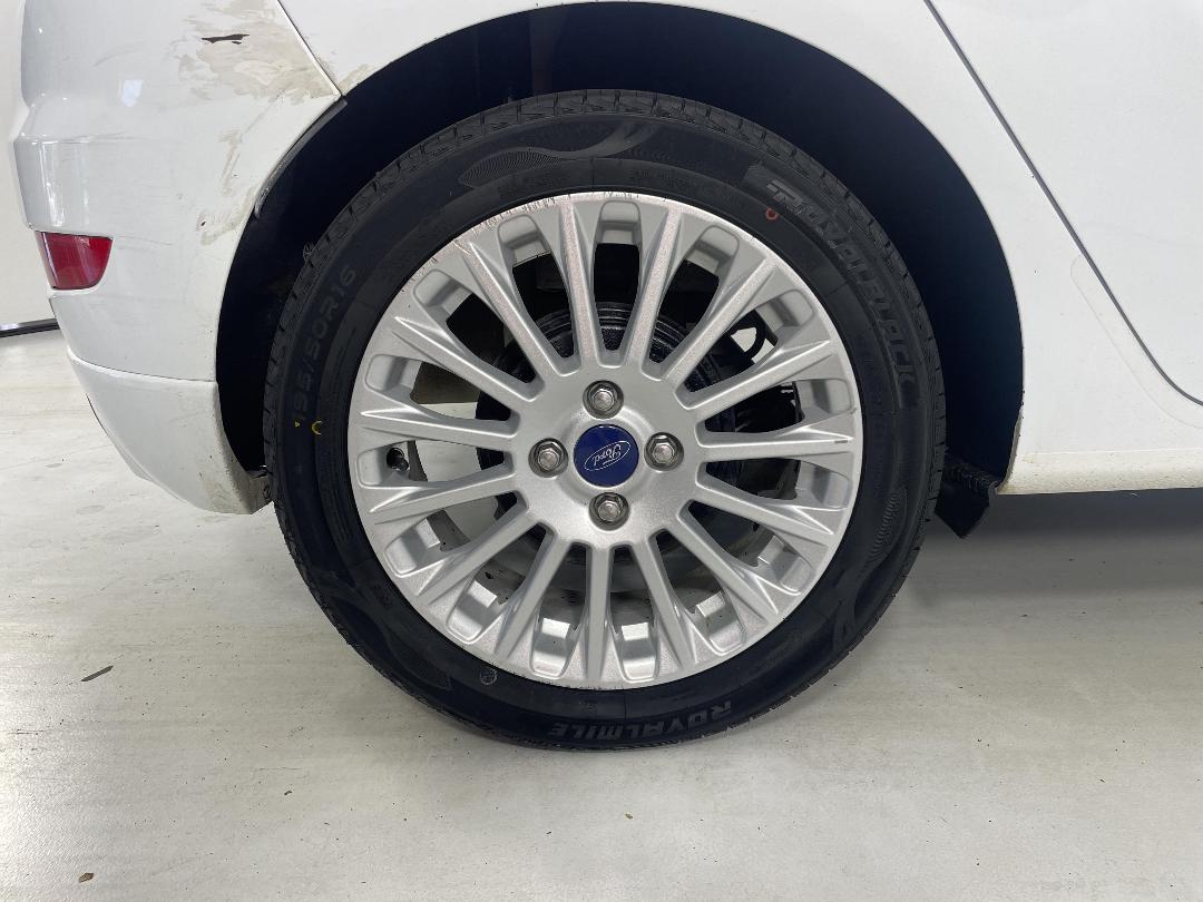 Photo '12' of Ford Fiesta