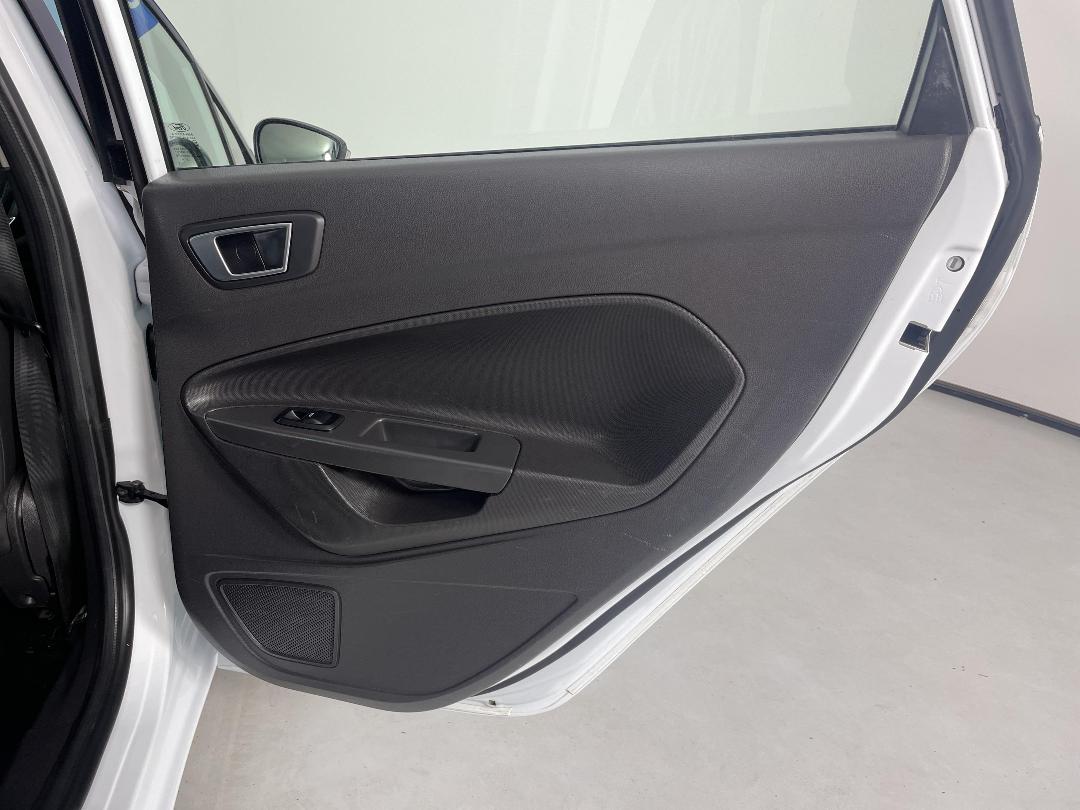 Photo '19' of Ford Fiesta