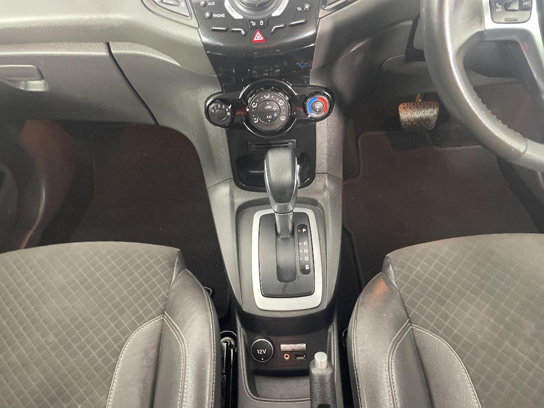 Photo '18' of Ford Fiesta