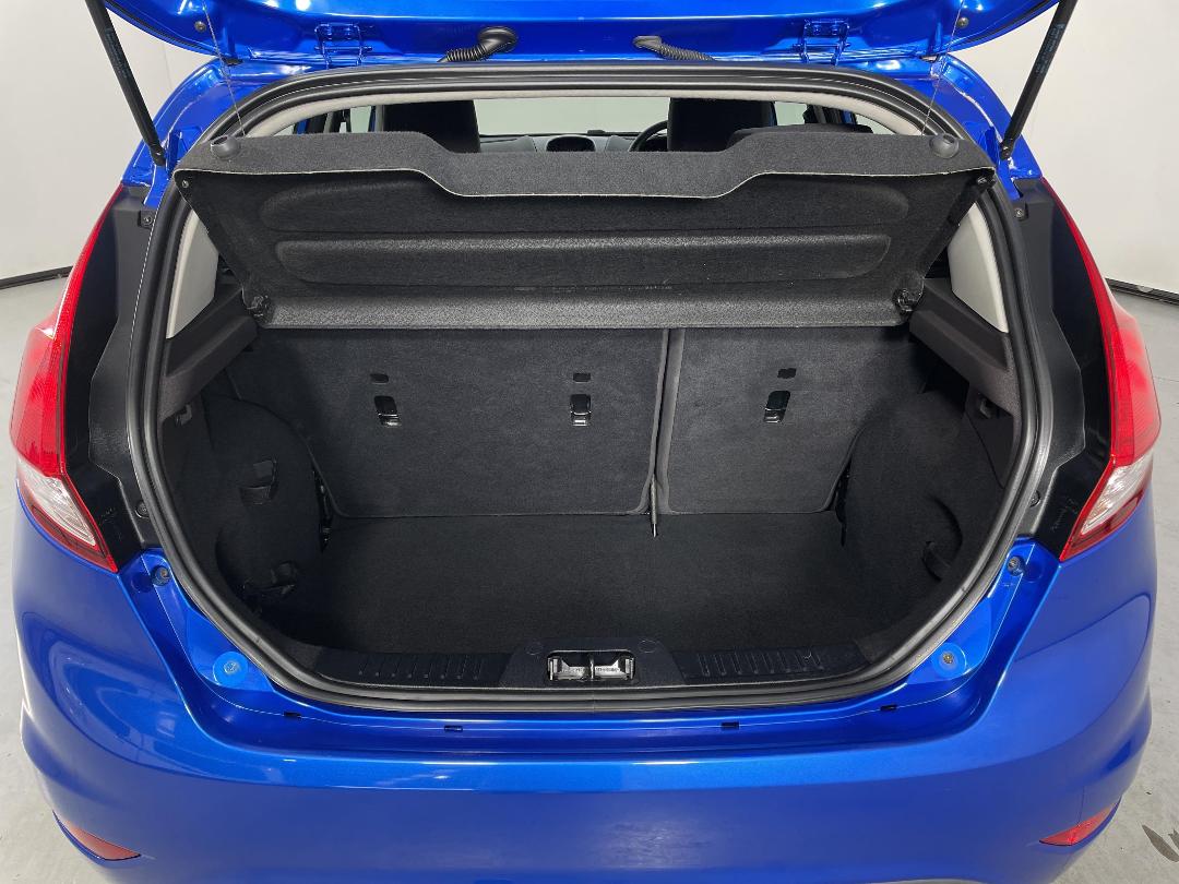 Photo '14' of Ford Fiesta