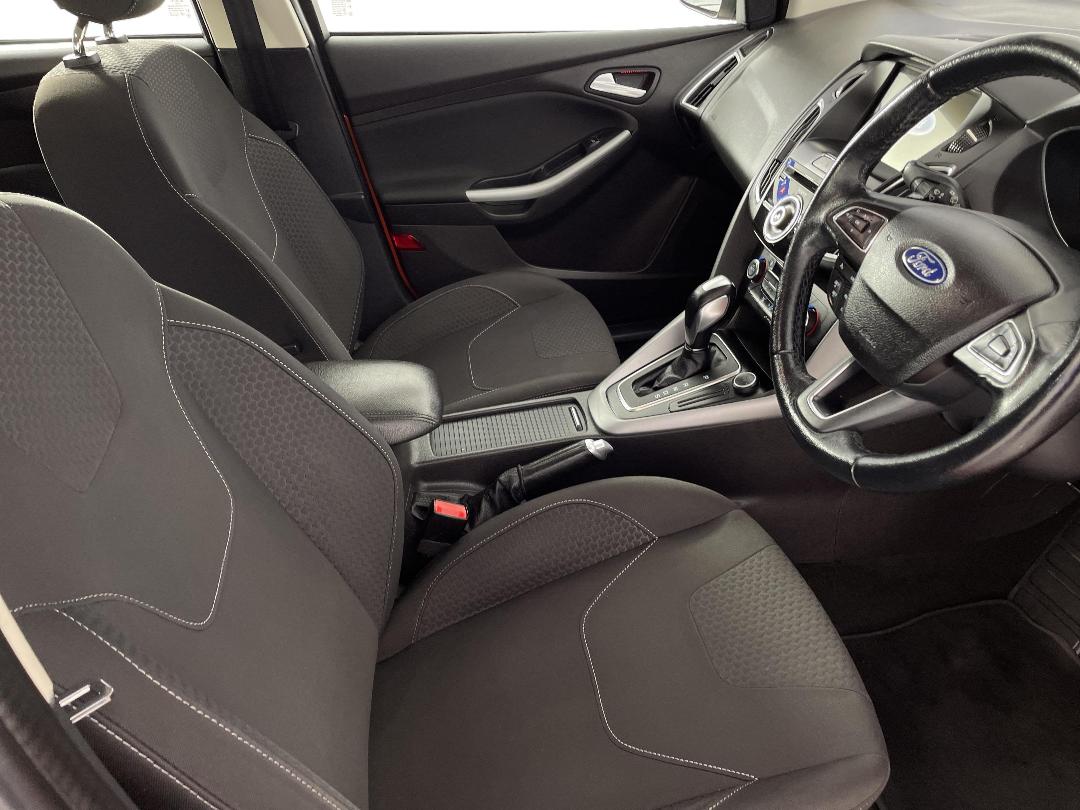 Photo '16' of Ford Focus