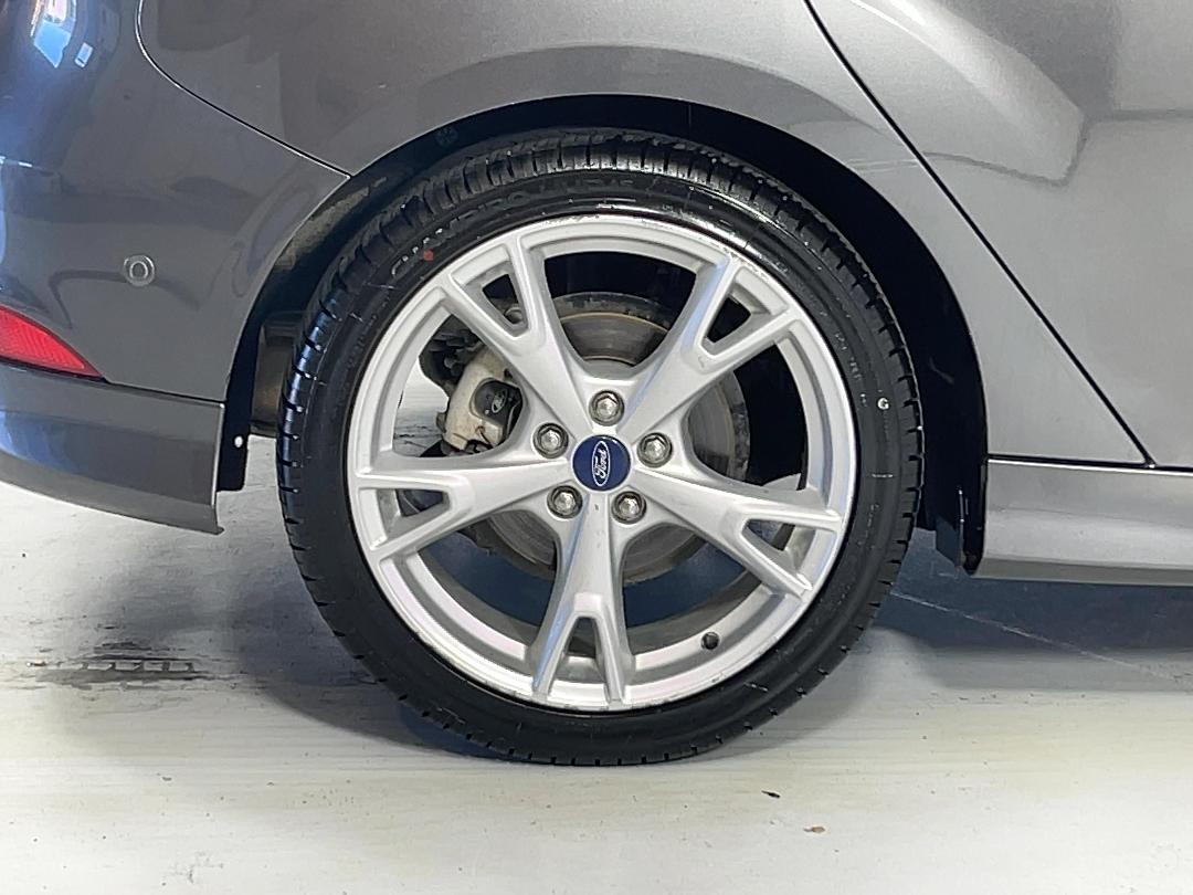 Photo '12' of Ford Focus