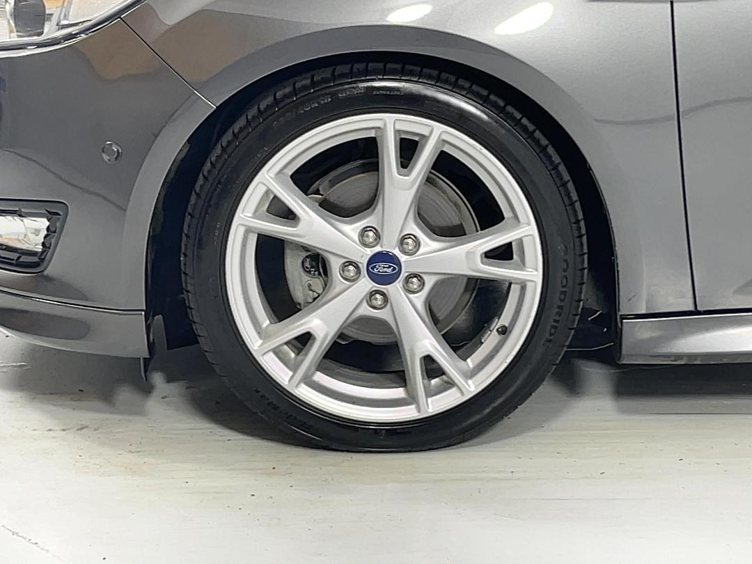 Photo '10' of Ford Focus