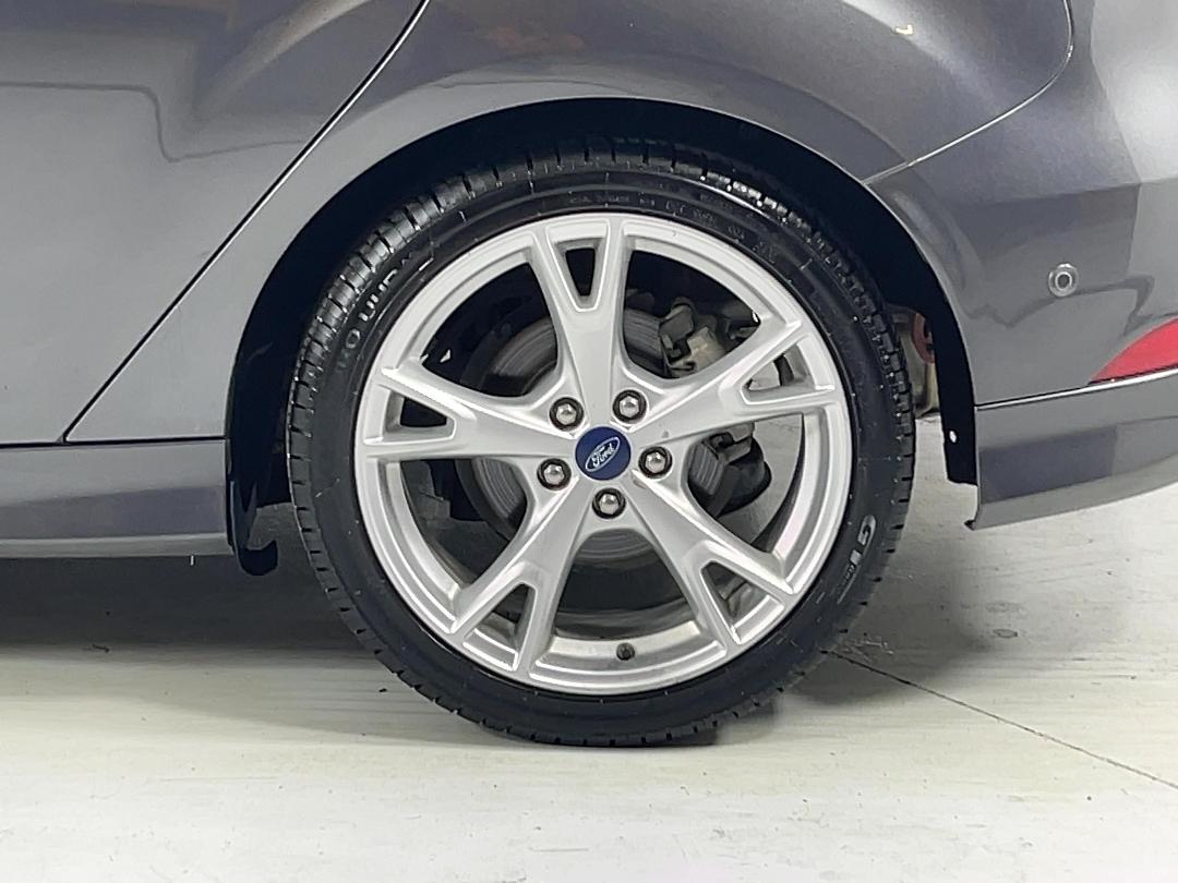 Photo '11' of Ford Focus