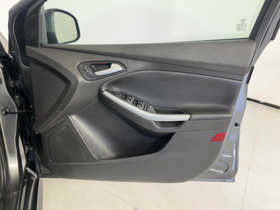 Photo '15' of Ford Focus