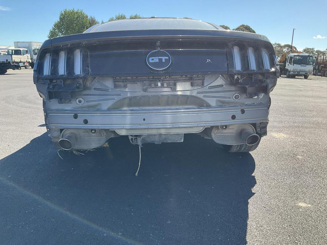 Photo '4' of Ford Mustang 5.0L Fastback AT Photo '4' of Ford Mustang 5.0L Fastback AT