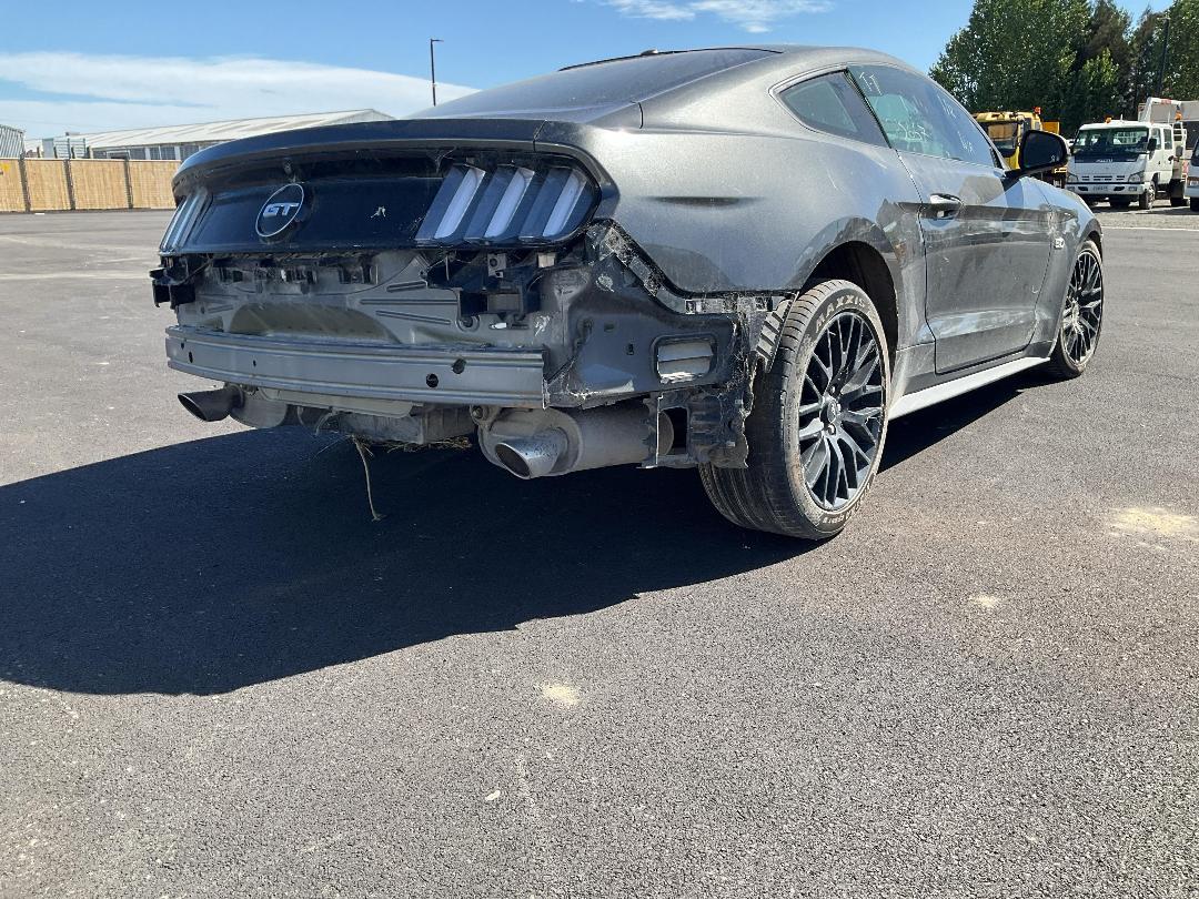 Photo '3' of Ford Mustang 5.0L Fastback AT Photo '3' of Ford Mustang 5.0L Fastback AT