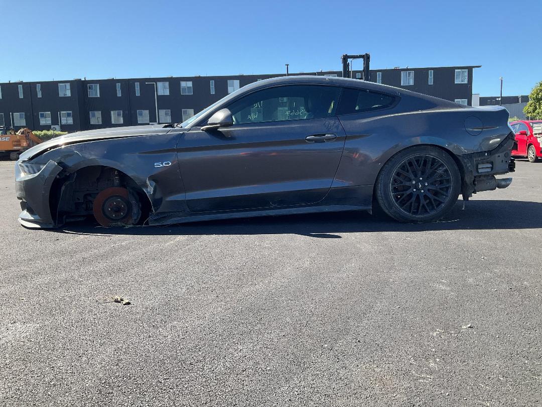 Photo '6' of Ford Mustang 5.0L Fastback AT Photo '6' of Ford Mustang 5.0L Fastback AT