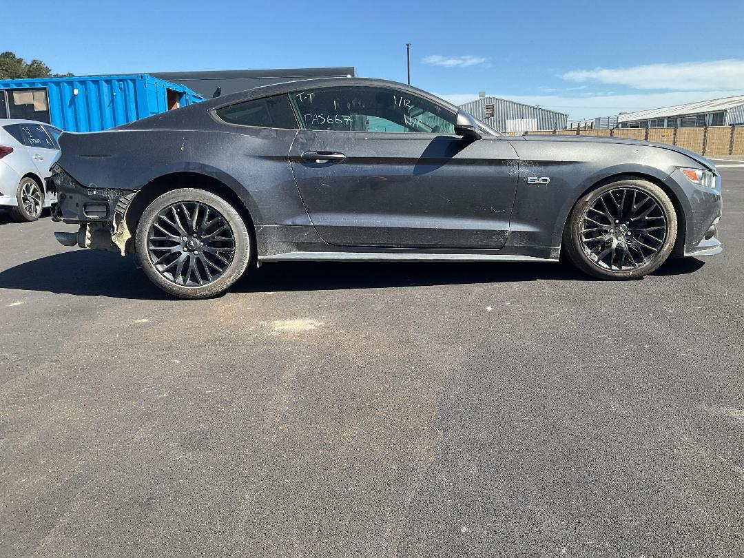 Photo '2' of Ford Mustang 5.0L Fastback AT Photo '2' of Ford Mustang 5.0L Fastback AT