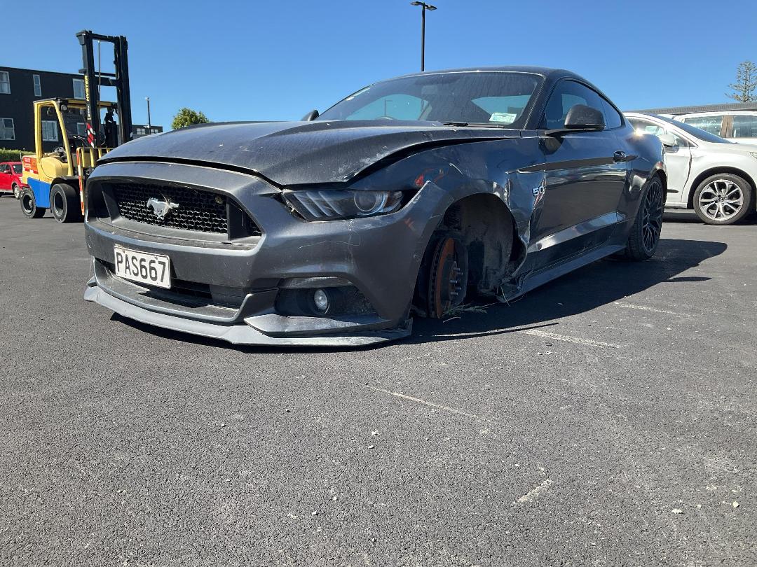 Photo '7' of Ford Mustang 5.0L Fastback AT Photo '7' of Ford Mustang 5.0L Fastback AT