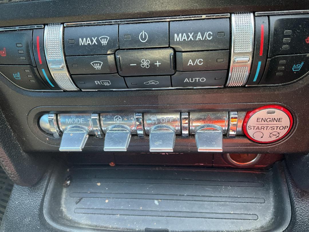 Photo '15' of Ford Mustang 5.0L Fastback AT Photo '15' of Ford Mustang 5.0L Fastback AT