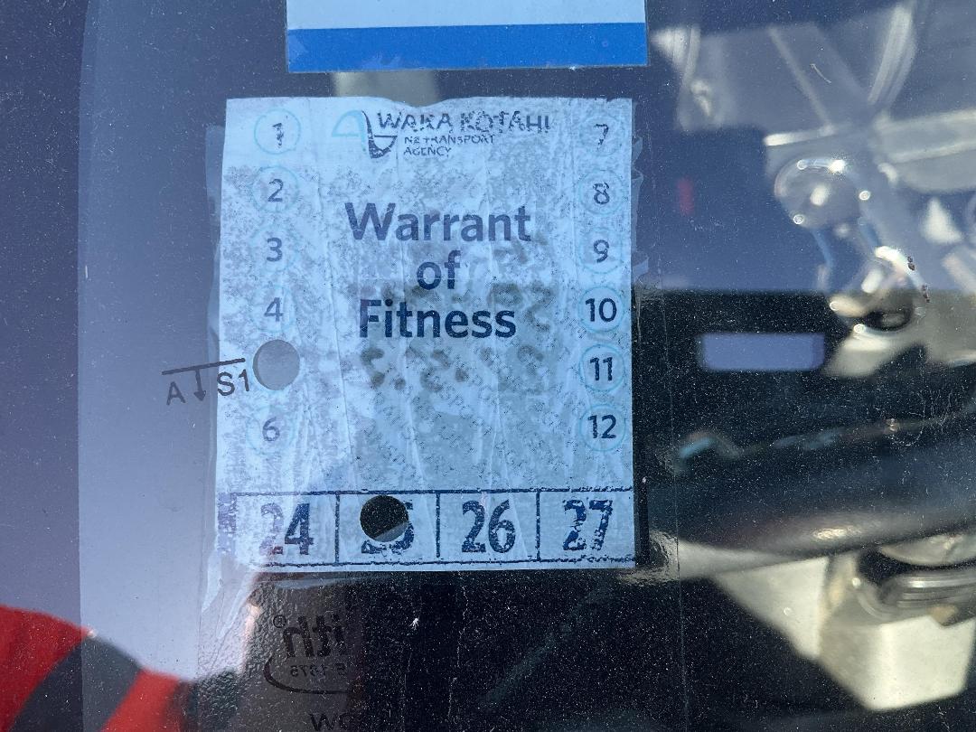 Photo '18' of Ford Mustang 5.0L Fastback AT Photo '18' of Ford Mustang 5.0L Fastback AT