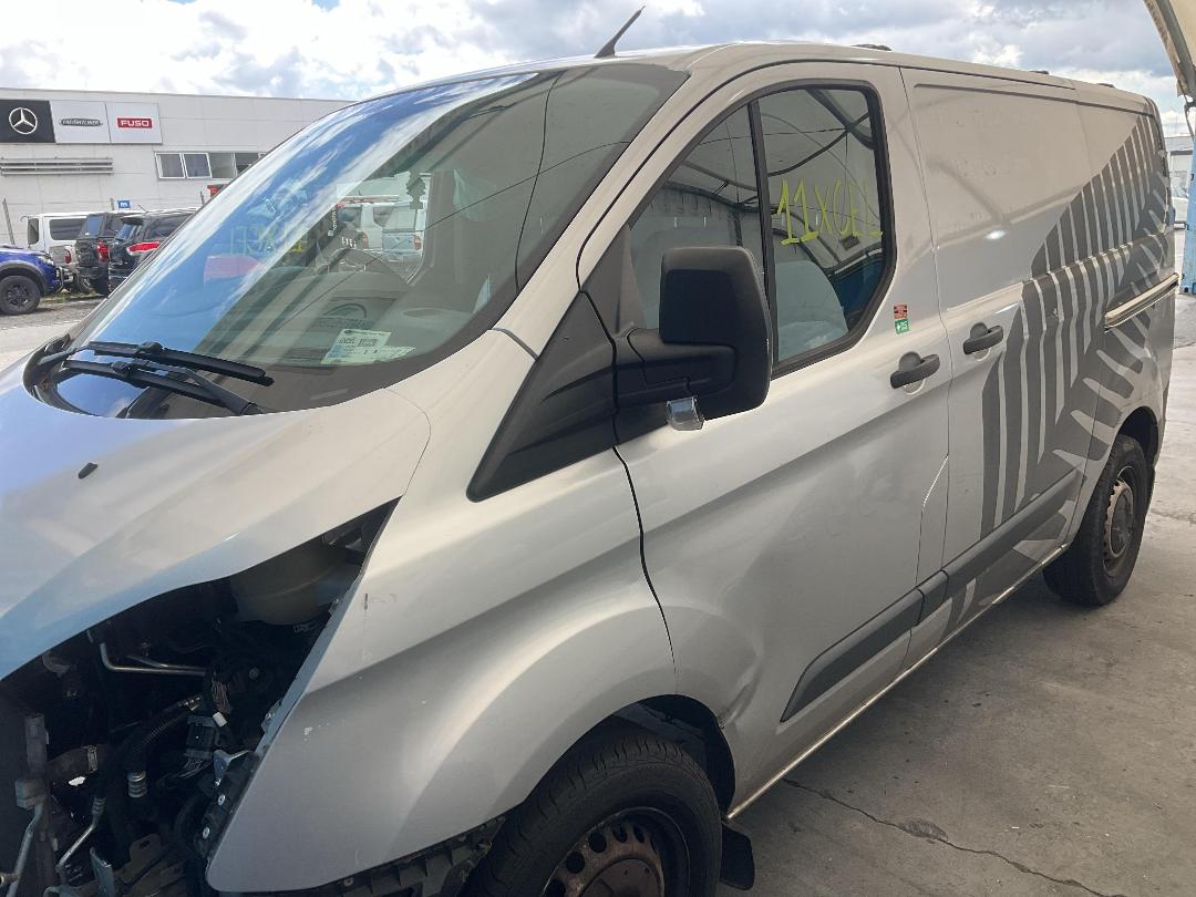 Photo '4' of Ford Transit Custom SWB LOW Roof