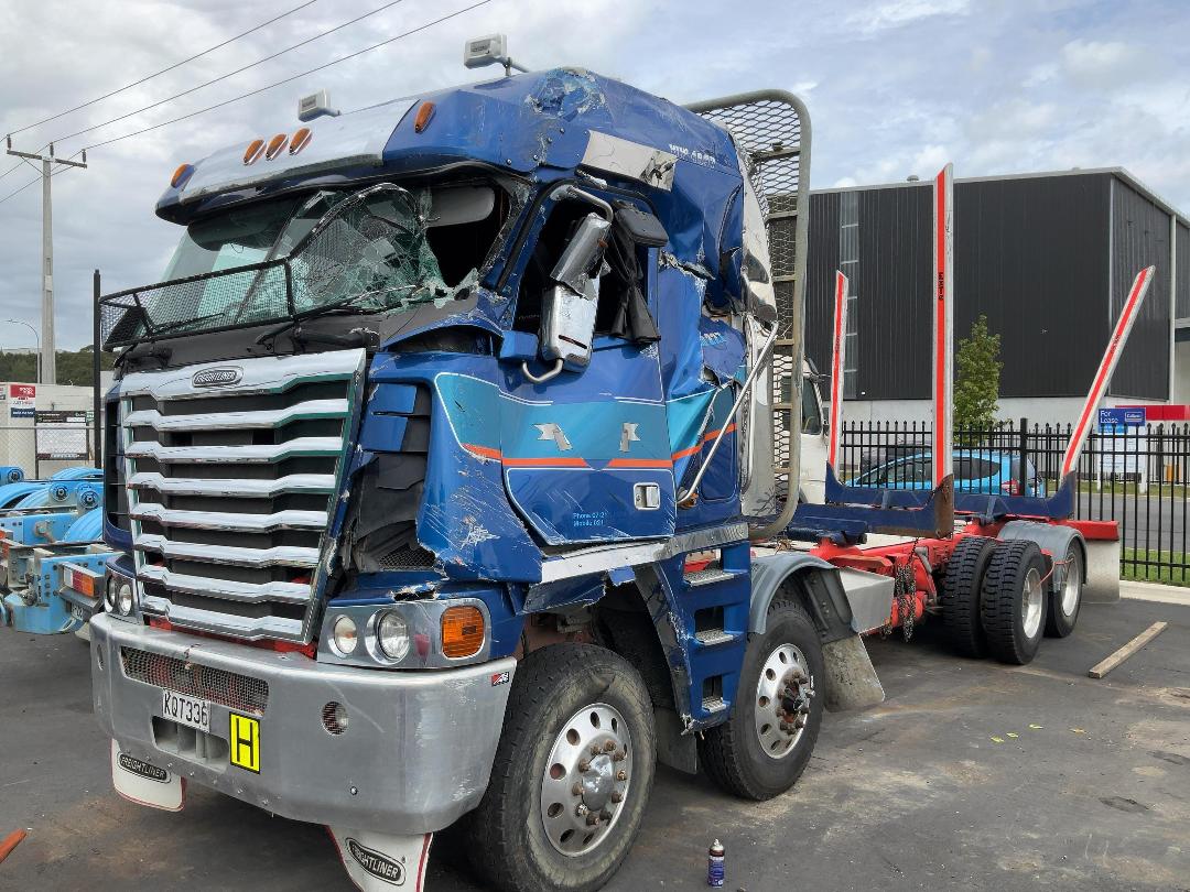 Photo '9' of FREIGHTLINER FRL ARGOSY 8X4 Logger