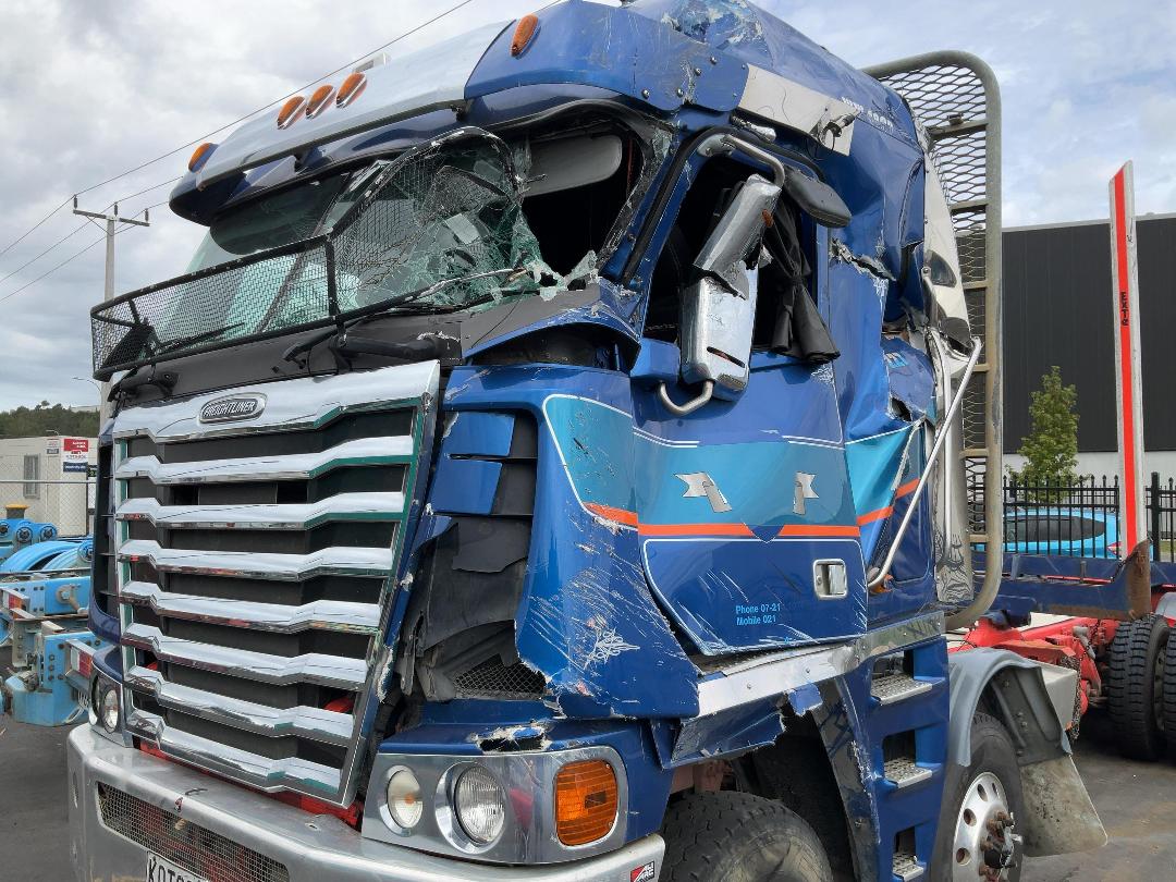 Photo '10' of FREIGHTLINER FRL ARGOSY 8X4 Logger