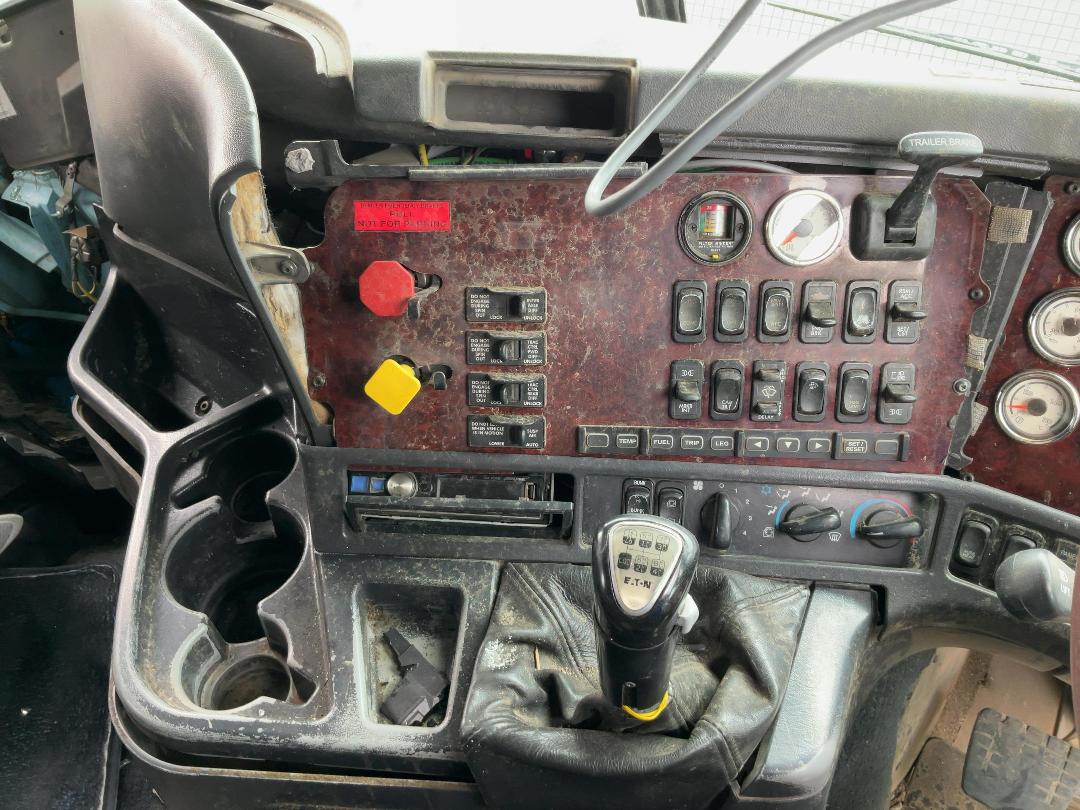 Photo '32' of FREIGHTLINER FRL ARGOSY 8X4 Logger