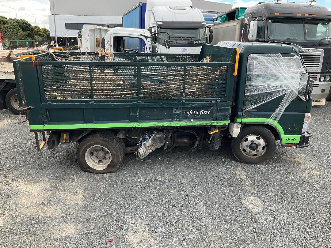 Photo '3' of Fuso Canter 616 - City FEA61BR3SFAC Flat Deck