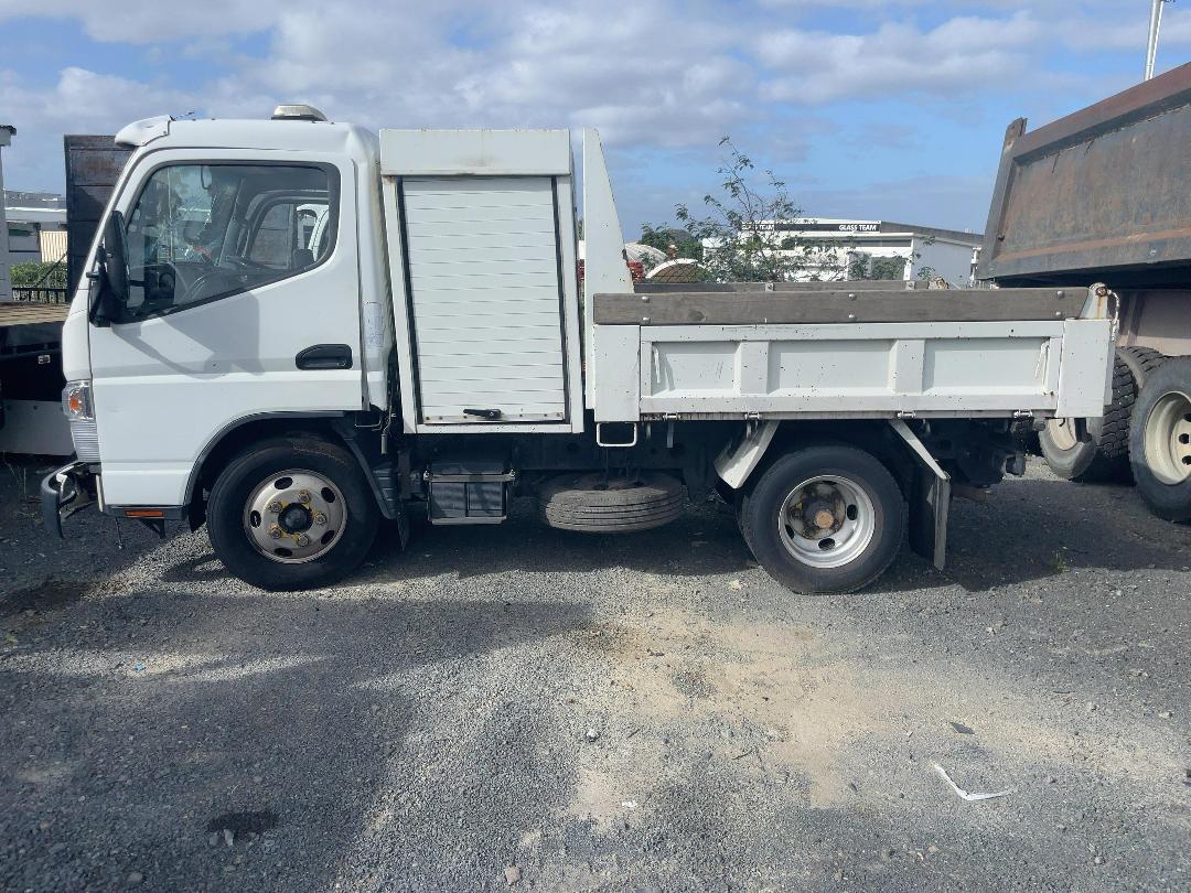 Photo '6' of Fuso Canter 616 - City FEA61BR3SFAC Tipper Photo '6' of Fuso Canter 616 - City FEA61BR3SFAC Tipper
