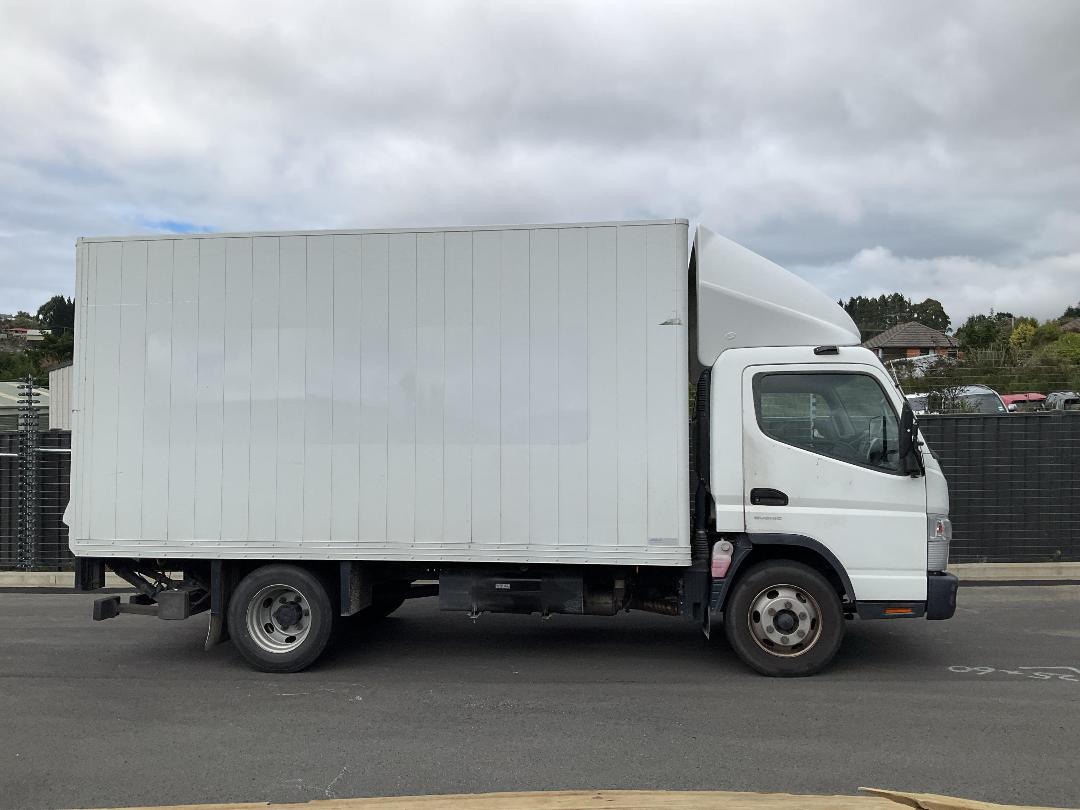 Photo '4' of Fuso Canter 616 - Hybrid FEB74ER3SFAC (D) Box Body