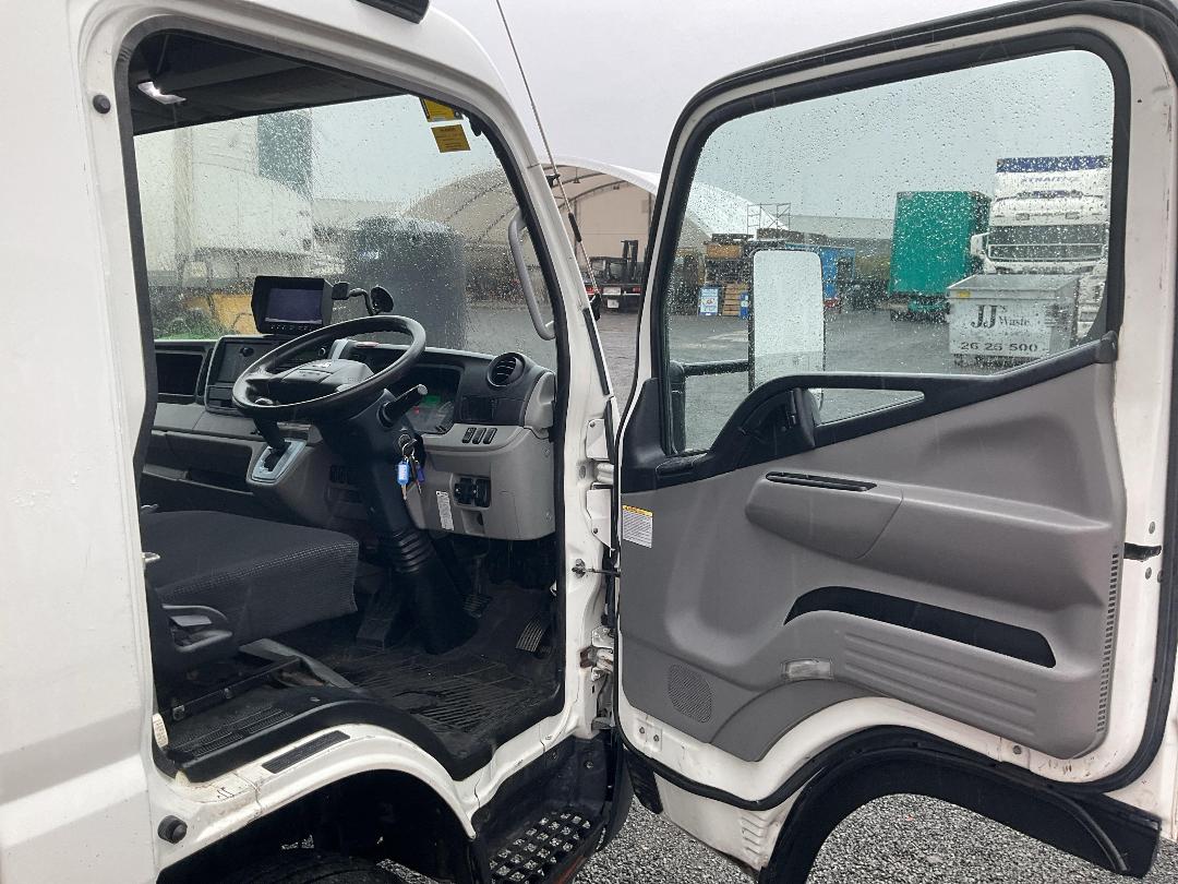 Photo '12' of Fuso CANTER 616 - HYBRID FEB74ER3SFAC (D) Box Body