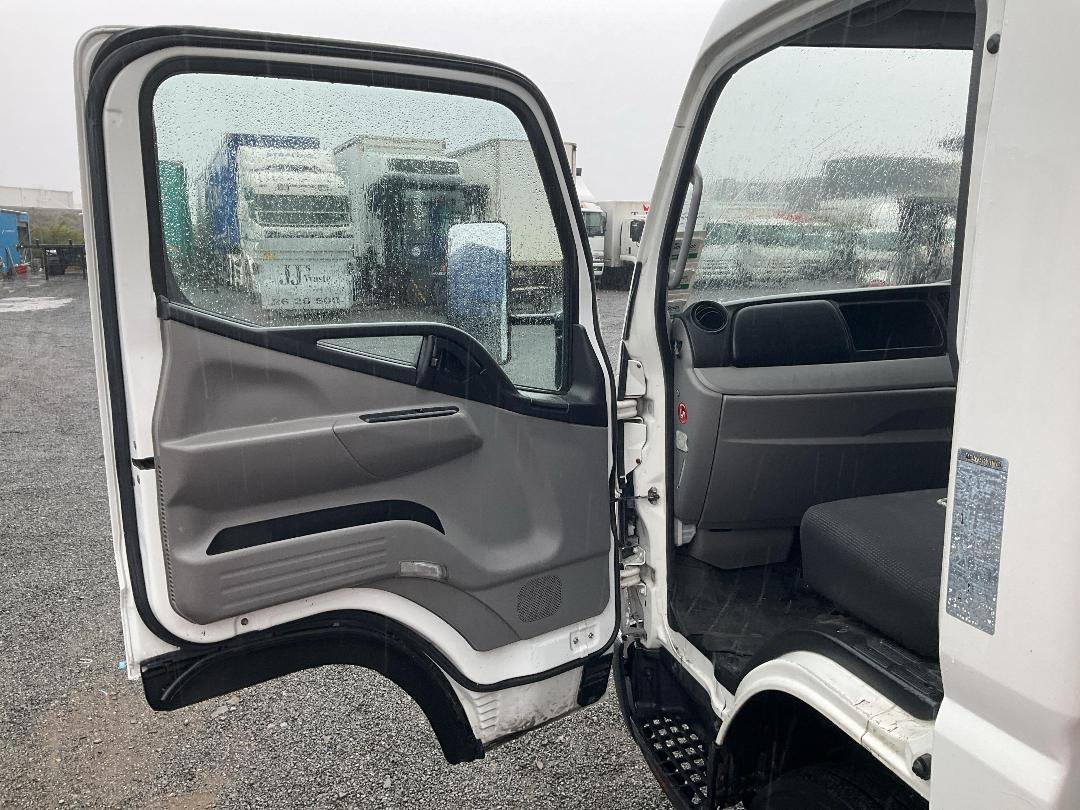 Photo '20' of Fuso CANTER 616 - HYBRID FEB74ER3SFAC (D) Box Body