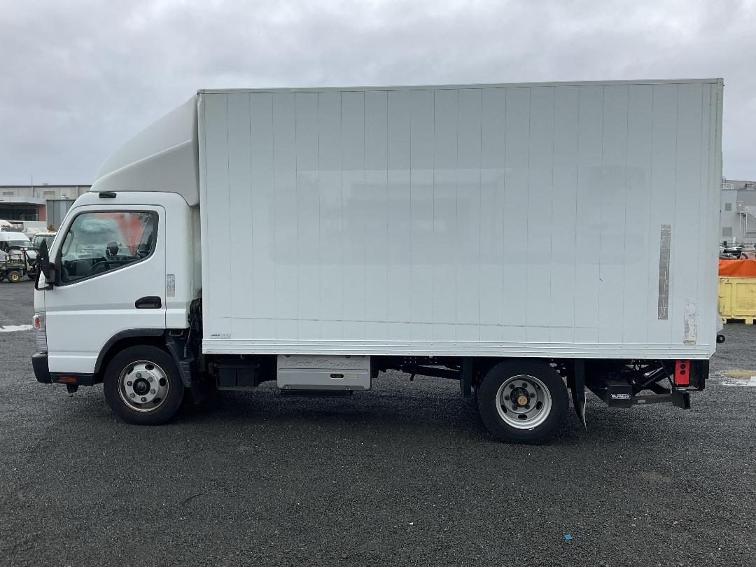 Photo '9' of Fuso CANTER 616 - HYBRID FEB74ER3SFAC (D) Box Body