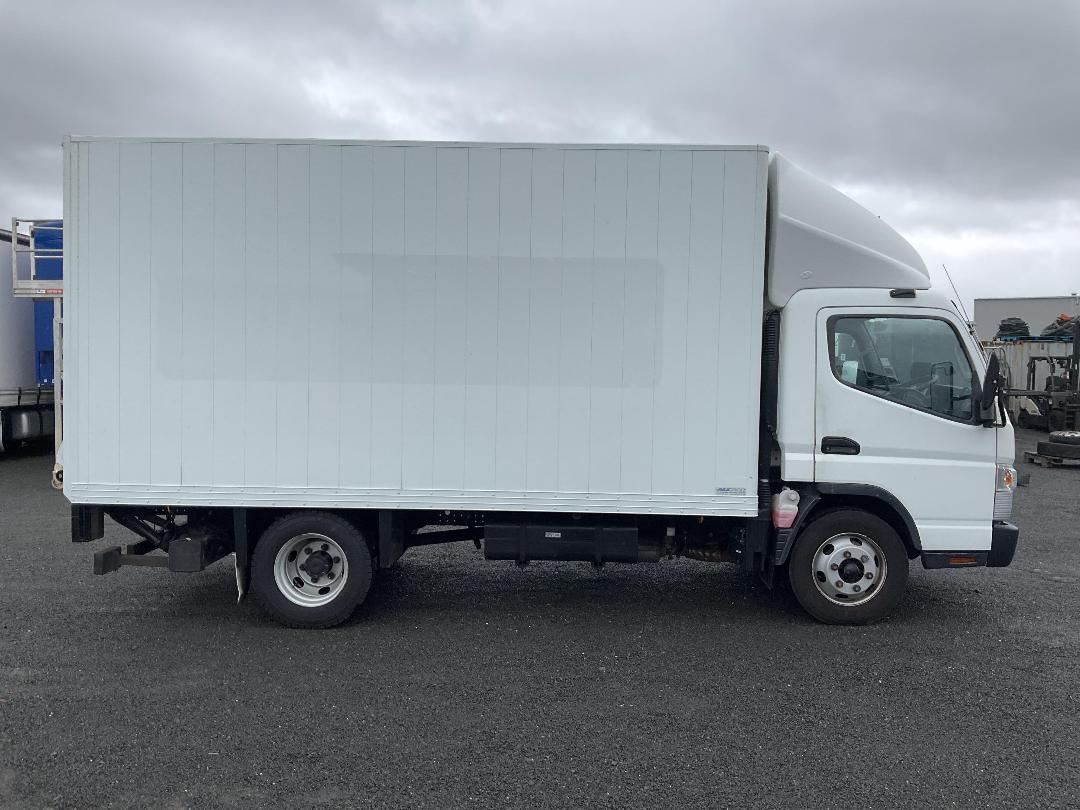 Photo '4' of Fuso CANTER 616 - HYBRID FEB74ER3SFAC (D) Box Body