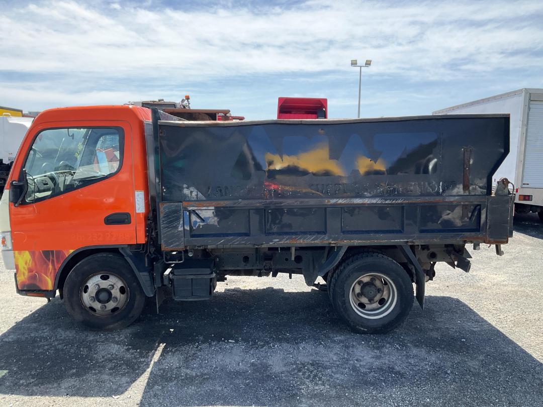 Photo '10' of Fuso Canter 616-City TIP FEA61BR4SFAC Tipper Photo '10' of Fuso Canter 616-City TIP FEA61BR4SFAC Tipper