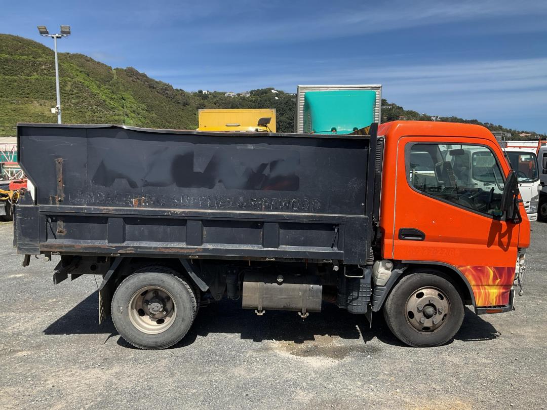 Photo '3' of Fuso Canter 616-City TIP FEA61BR4SFAC Tipper Photo '3' of Fuso Canter 616-City TIP FEA61BR4SFAC Tipper