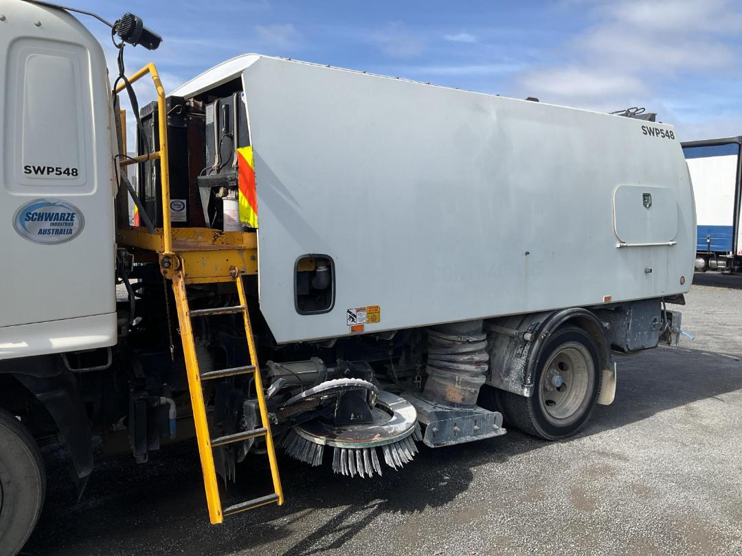 Photo '27' of Hino 500 FE7Jgma-UAU Sweeper Truck