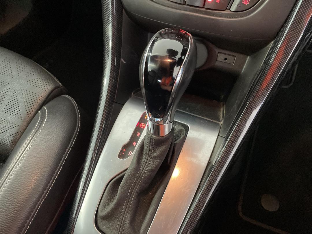 Photo '30' of Holden Cascada