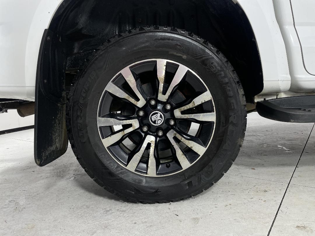 Photo '12' of Holden Colorado