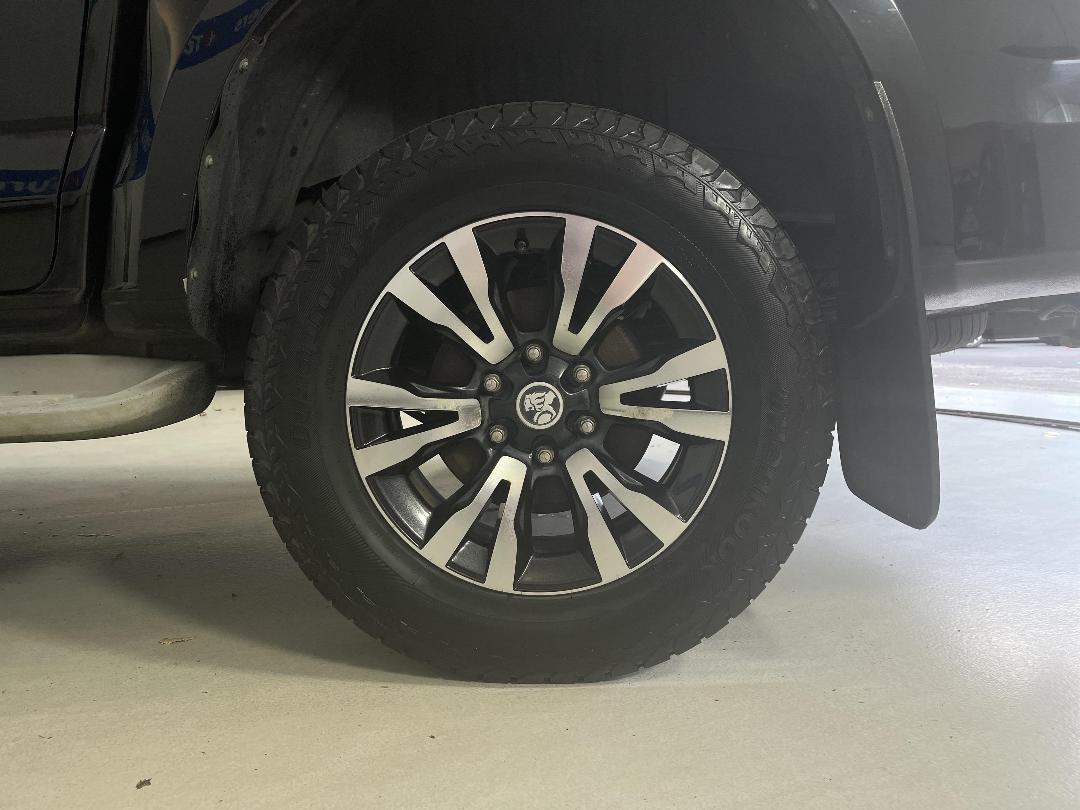 Photo '11' of Holden Colorado