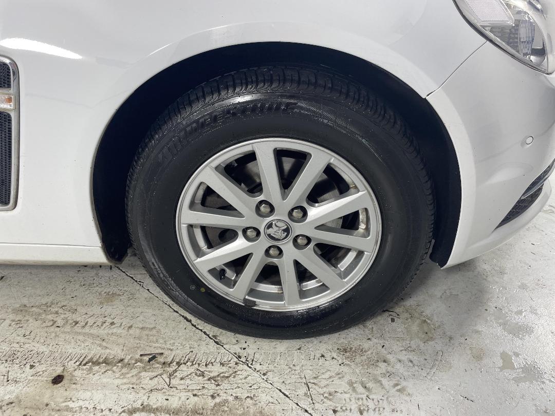 Photo '9' of Holden Commodore Photo '9' of Holden Commodore