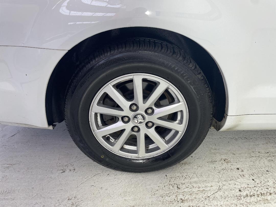 Photo '12' of Holden Commodore Photo '12' of Holden Commodore