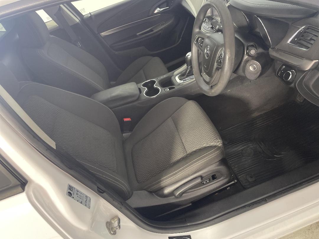 Photo '16' of Holden Commodore Photo '16' of Holden Commodore