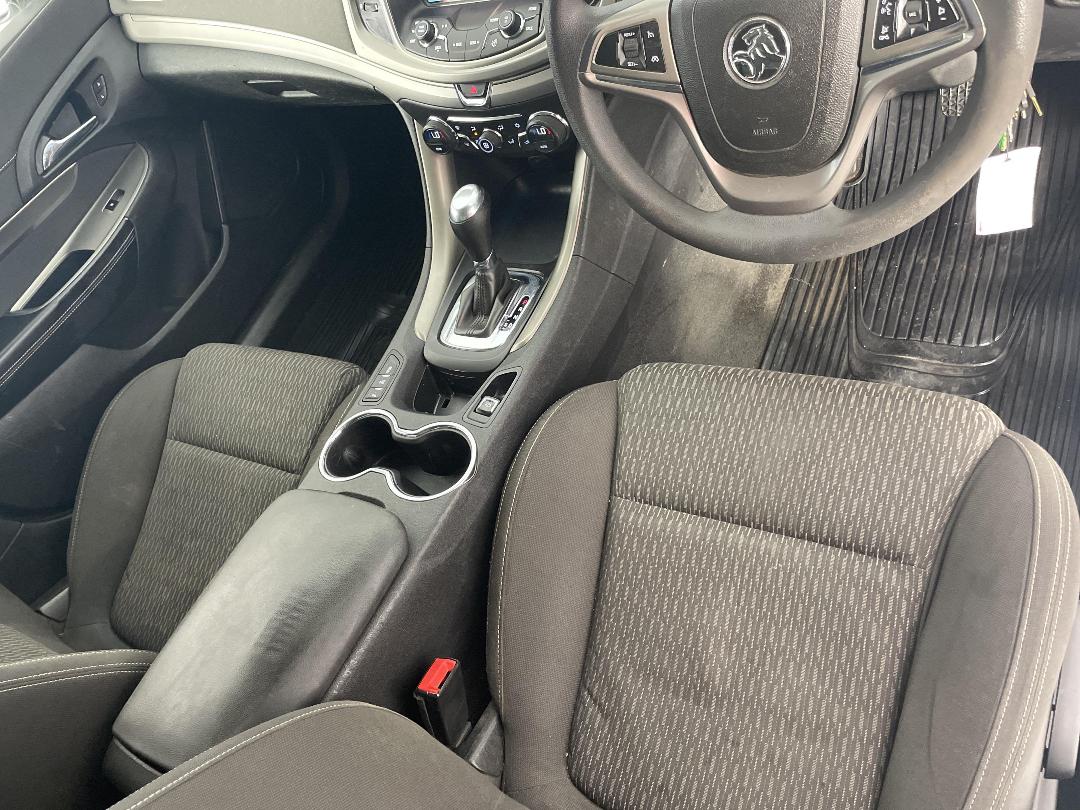 Photo '18' of Holden Commodore Photo '18' of Holden Commodore