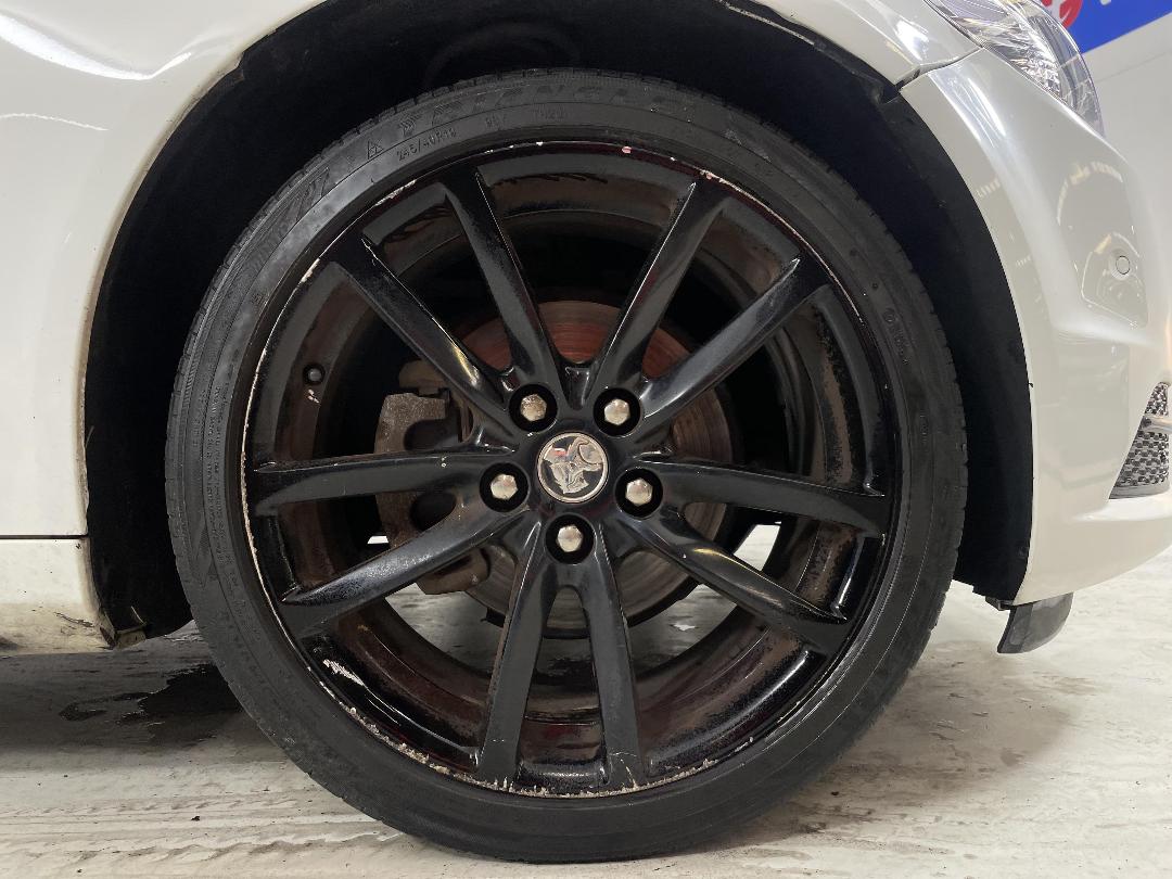 Photo '9' of Holden Commodore Photo '9' of Holden Commodore