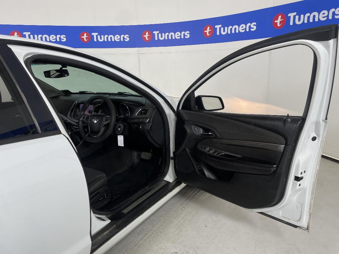 Photo '15' of Holden Commodore Photo '15' of Holden Commodore