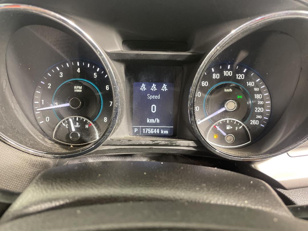 Photo '21' of Holden Commodore Photo '21' of Holden Commodore