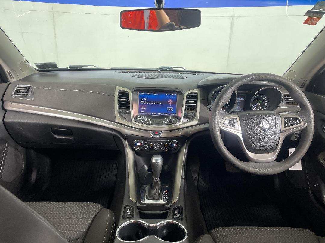 Photo '17' of Holden Commodore Photo '17' of Holden Commodore