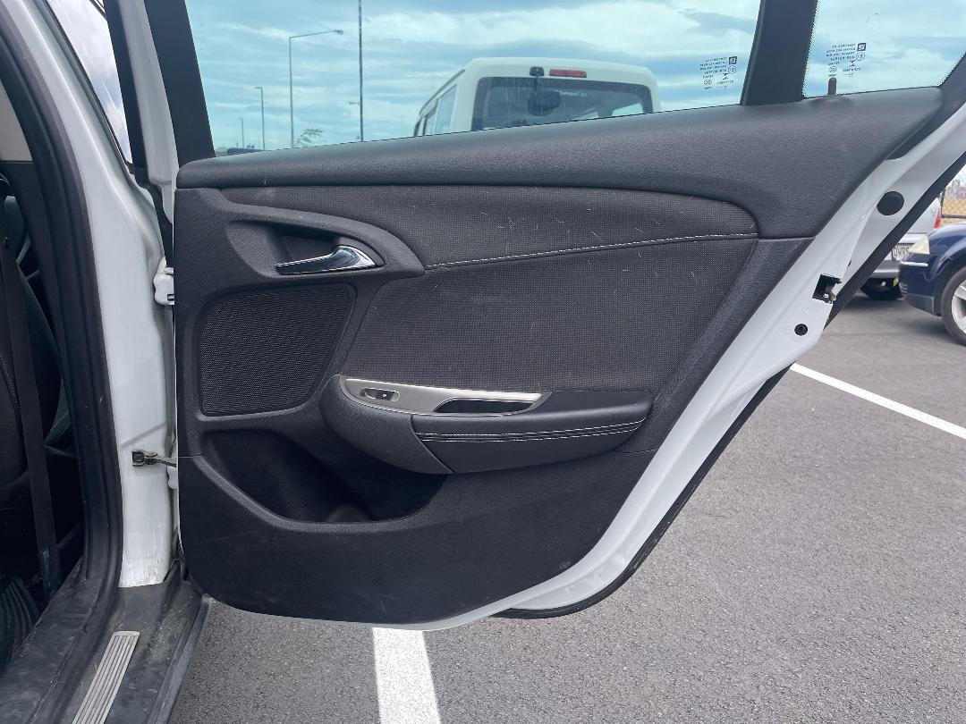 Photo '17' of Holden Commodore VF2 Evoke Photo '17' of Holden Commodore VF2 Evoke