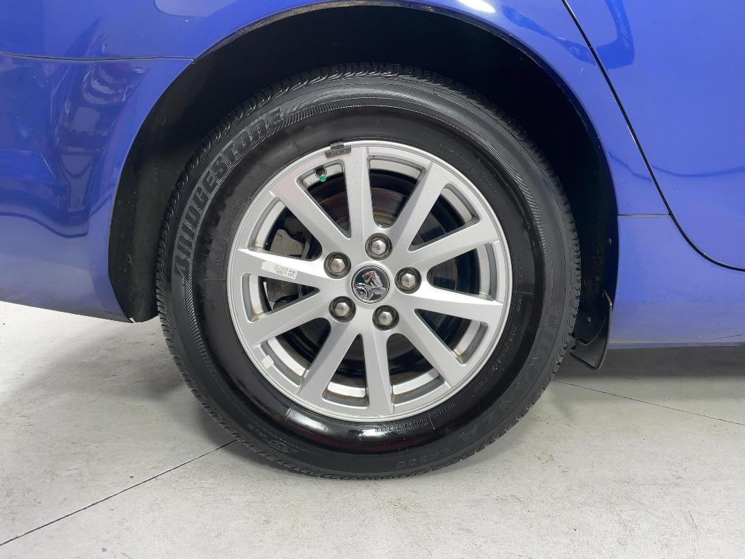 Photo '12' of Holden Commodore Photo '12' of Holden Commodore