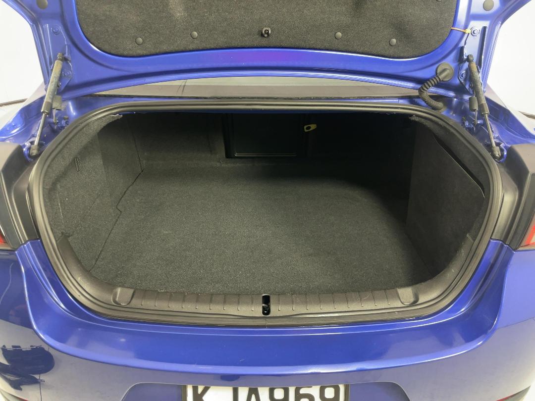 Photo '14' of Holden Commodore Photo '14' of Holden Commodore