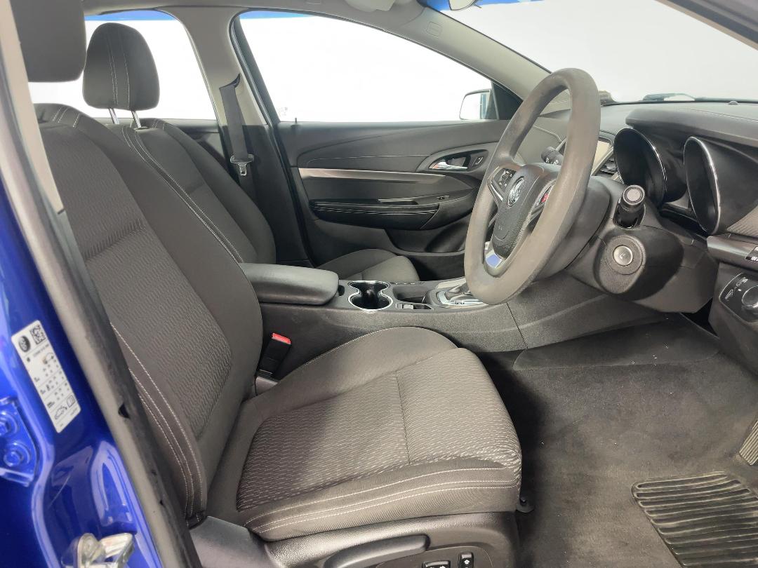 Photo '16' of Holden Commodore Photo '16' of Holden Commodore