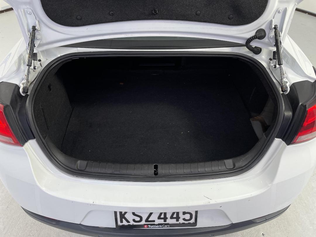 Photo '14' of Holden Commodore