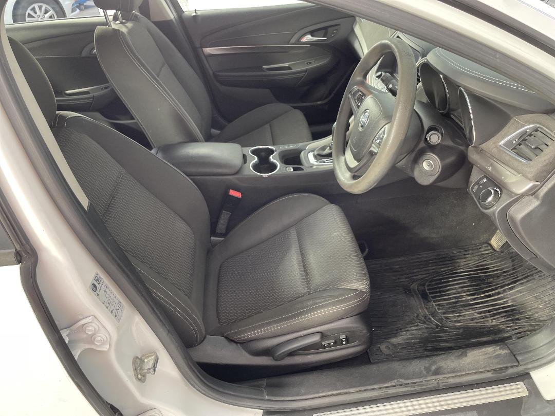 Photo '16' of Holden Commodore