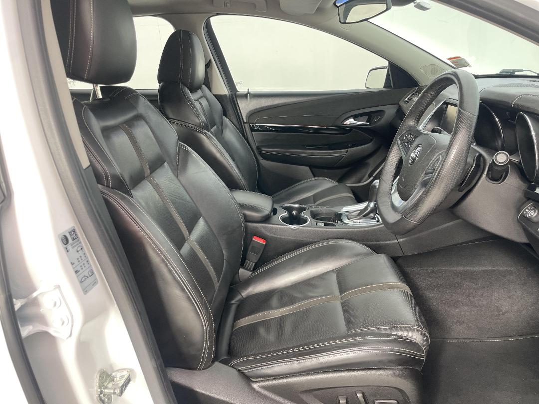 Photo '16' of Holden Commodore Photo '16' of Holden Commodore